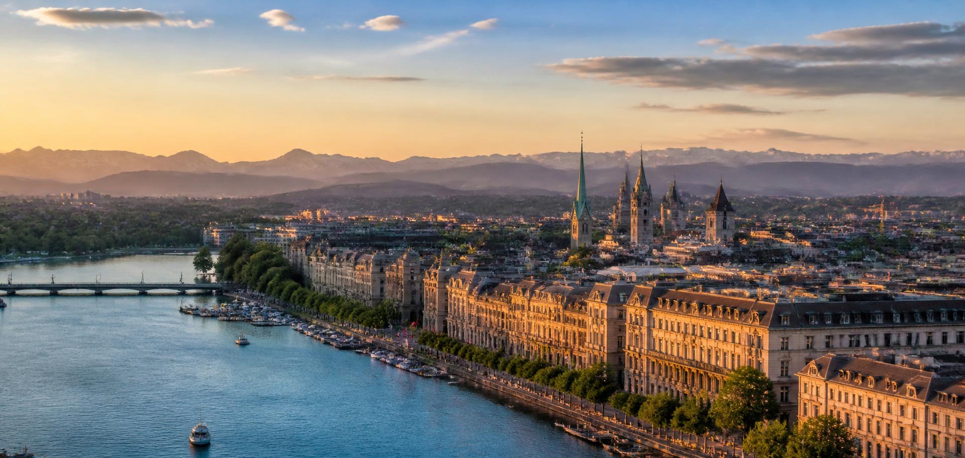 Zürich Panorama bei Sonnenuntergang mit Alpenblick